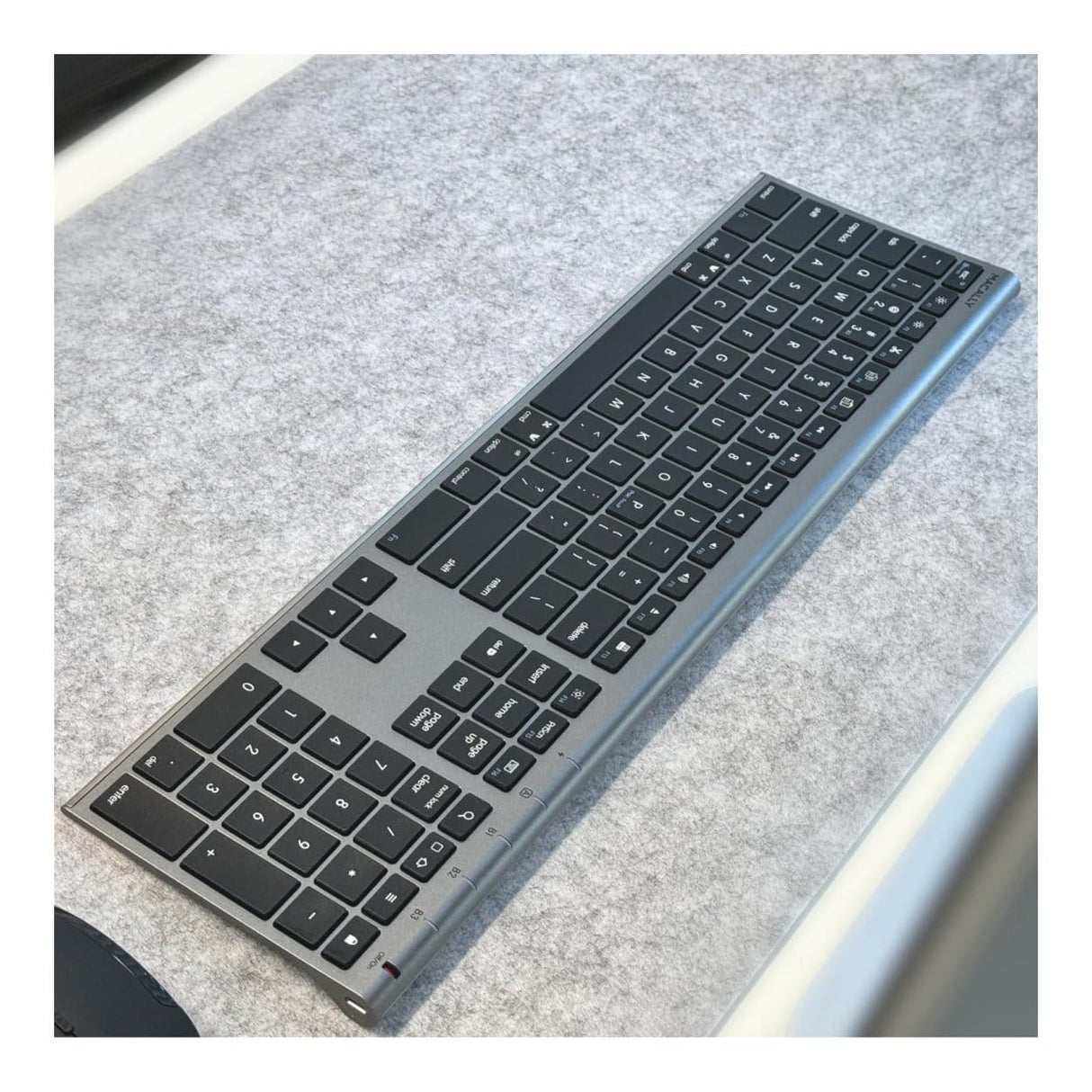 Macally Ultra Slim Bluetooth Keyboard Space Grey ACEBTKEYSG
