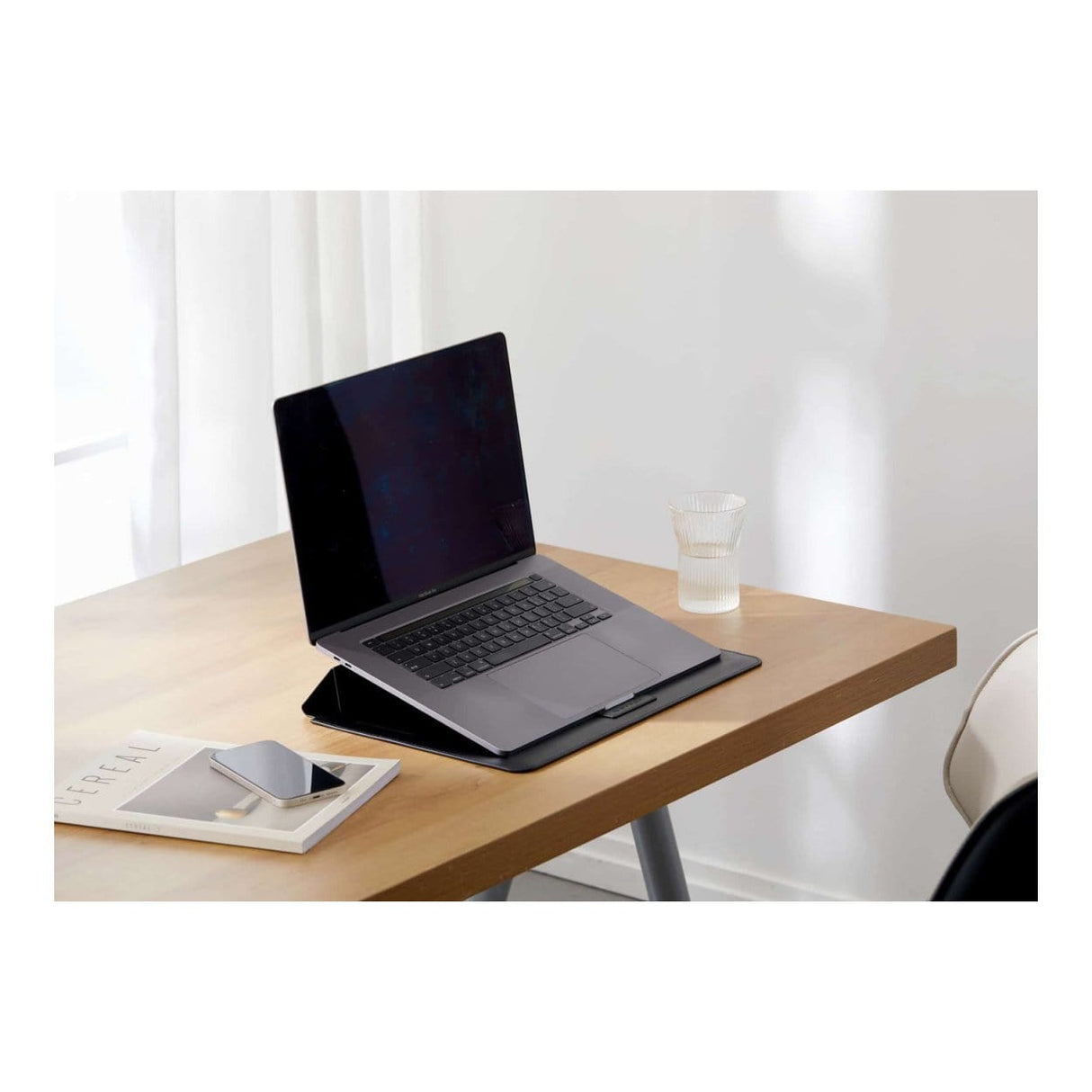 Hyper HyperShield Stand & Go Sleeve for 15-16-inch MacBook Pro and Air - Black HS595-16B
