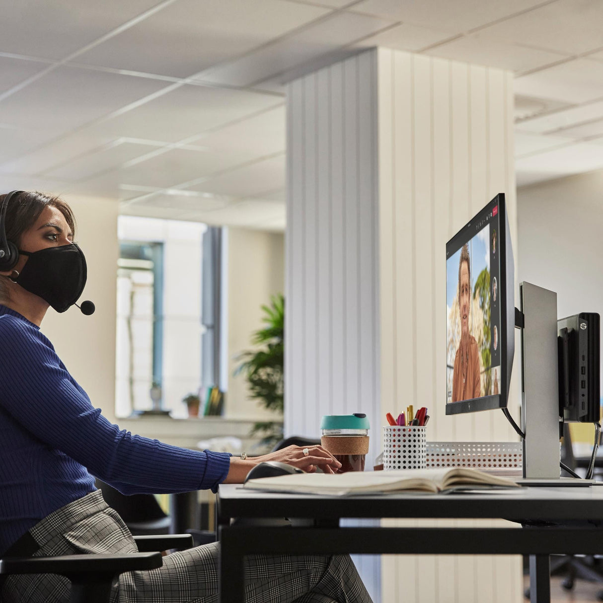 HP Pro 400 G9 Mini PC - Intel Core i7-12700T 512GB SSD 16GB RAM Win 11 Pro Black 6B1Y9EA