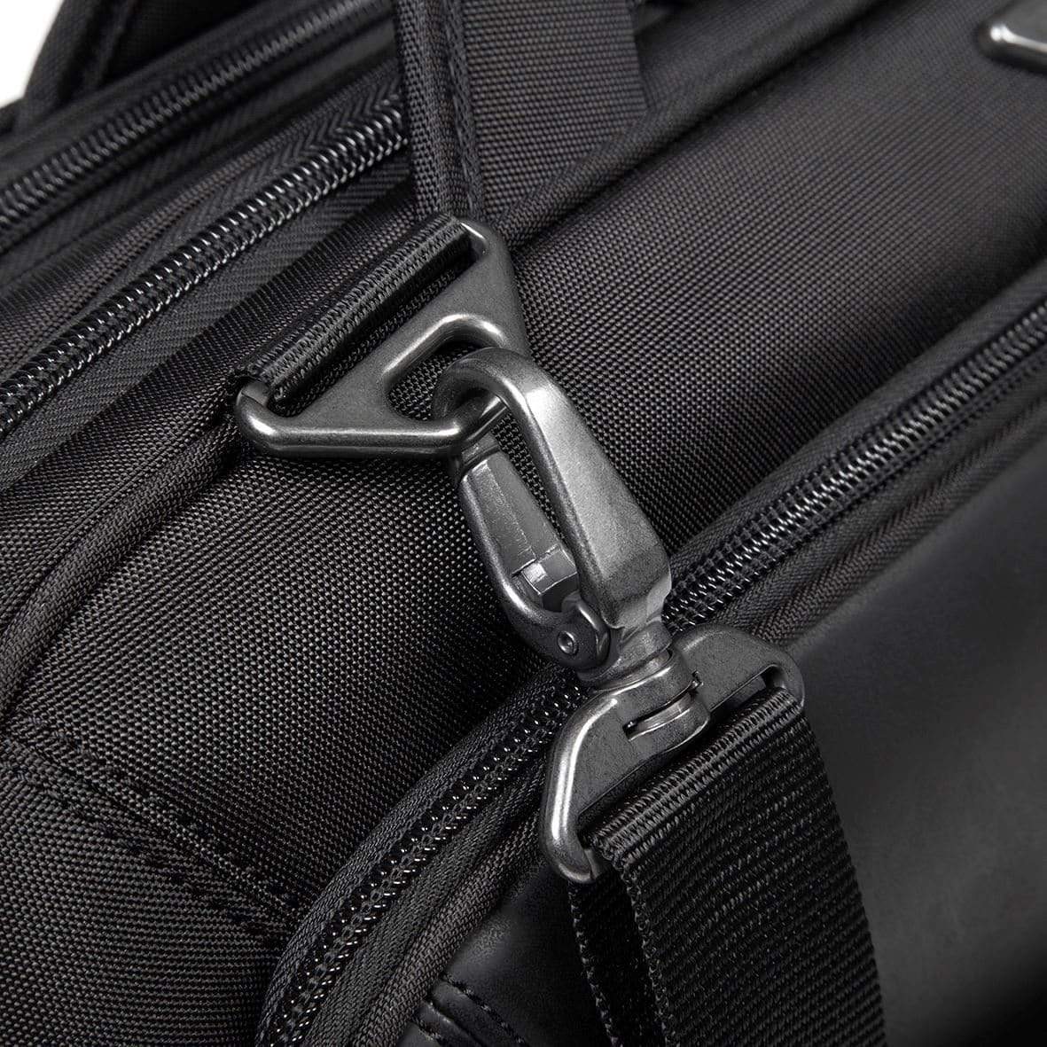 Targus Mobile VIP 12 12.5 13 13.3 14 15 & 15.6-inch Large Topload Notebook Case - Black TBT916EU