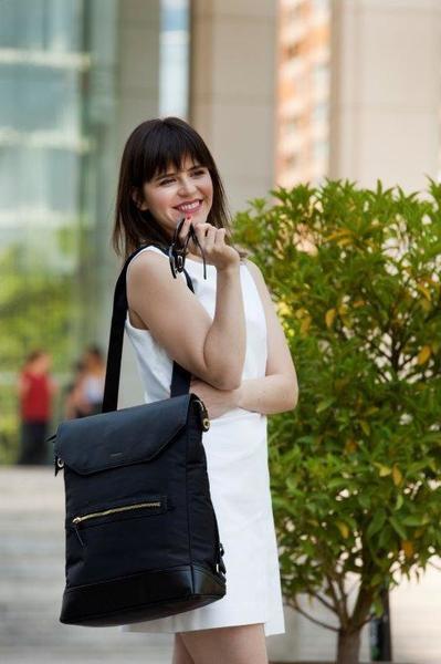 Targus Newport 15-inch Convertible 2-in-1 Notebook Messenger and Backpack - Black TSB965GL