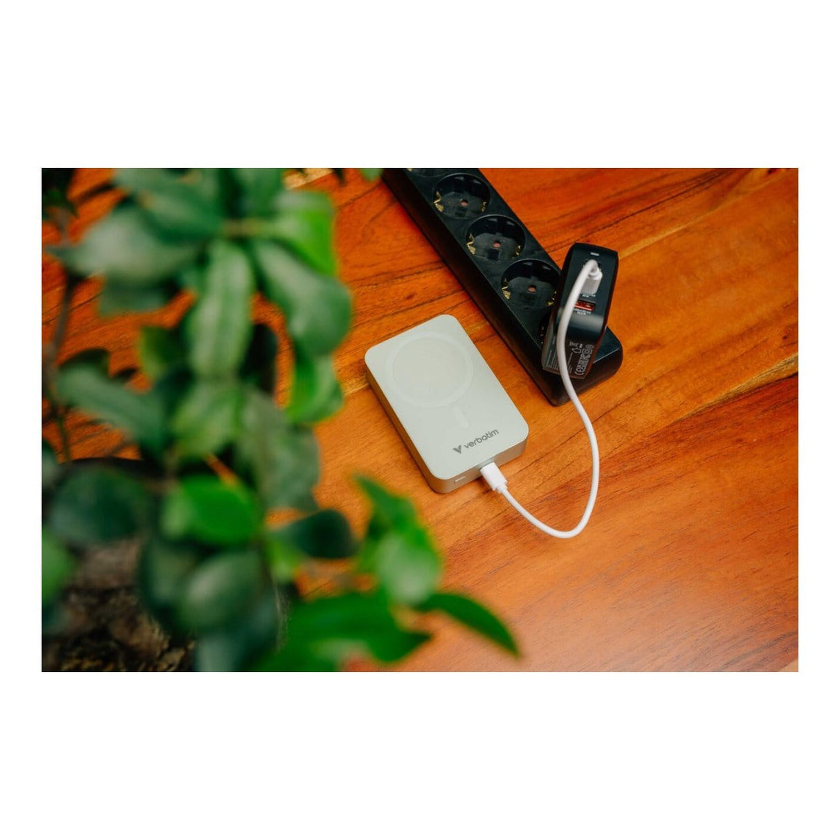 Verbatim Charge n Go Essentials 20000mAh Magnetic Wireless Powerbank Green 32224