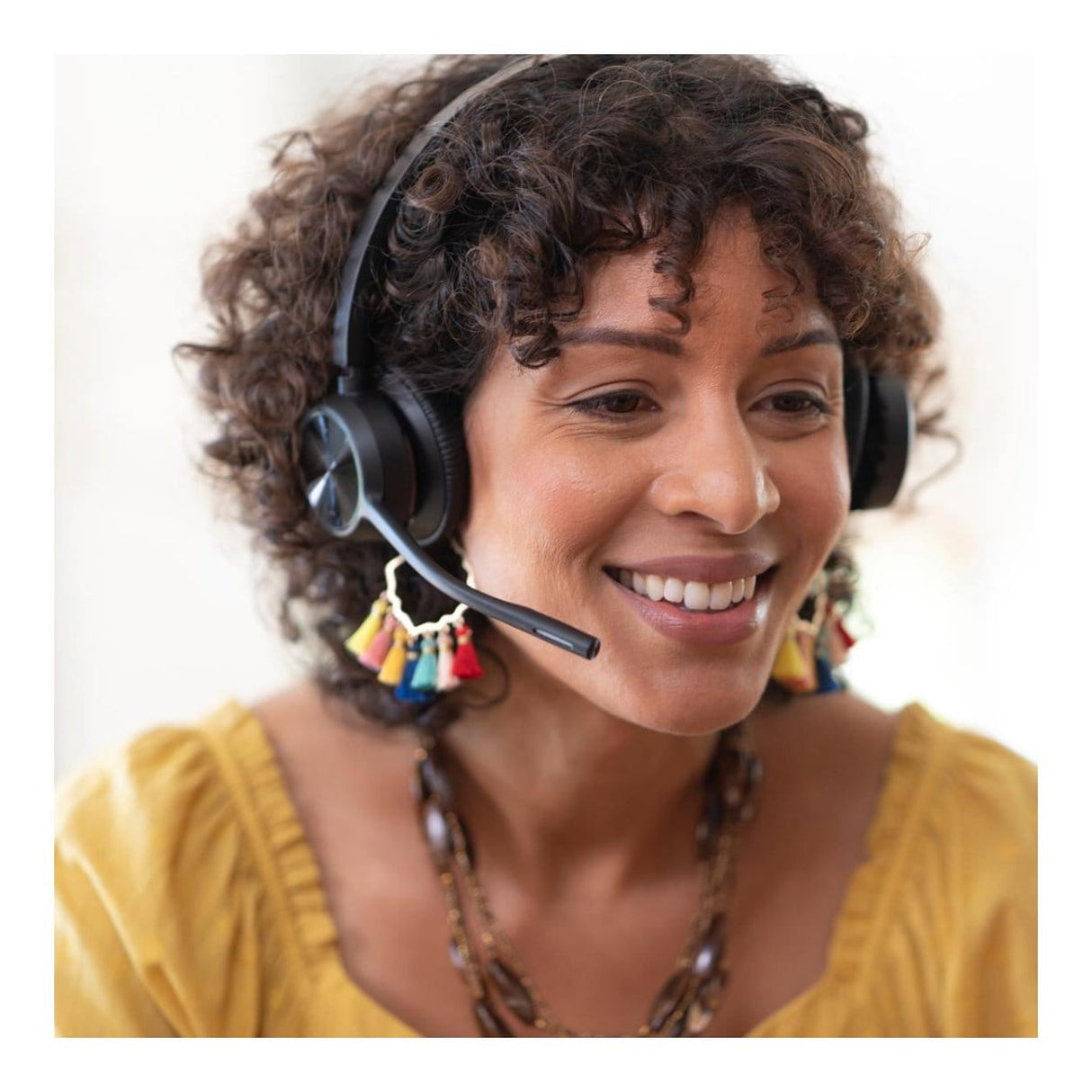 Poly Voyager 4320 Stereo USB-A Wireless Headset with BT700 Dongle 76U49AA