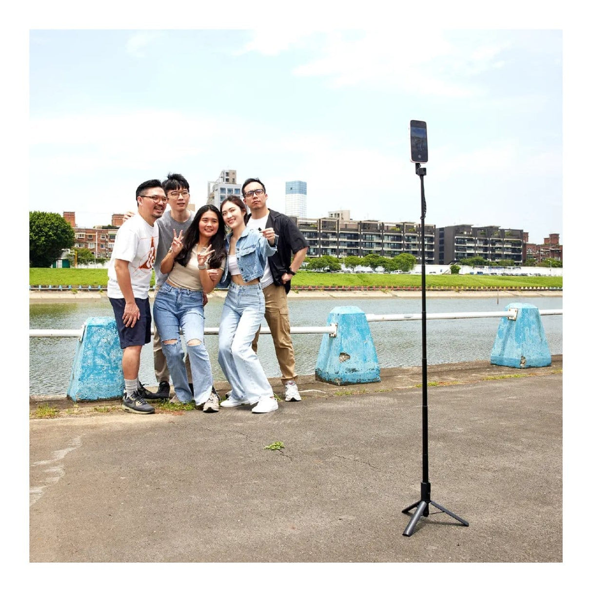 Adam Elements SELFIE Pro Wireless Bluetooth Tripod Selfie Stick & LED Light - Black ABTADSELFPRBK