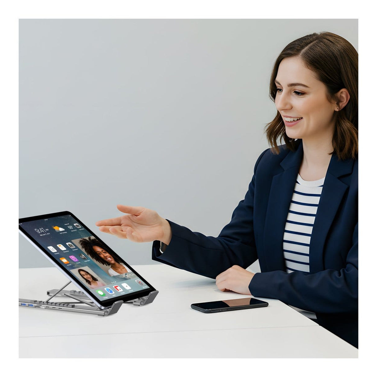 Unitek 7-in-1 USB-C Foldable Notebook Stand with Docking Station D1137AGY01