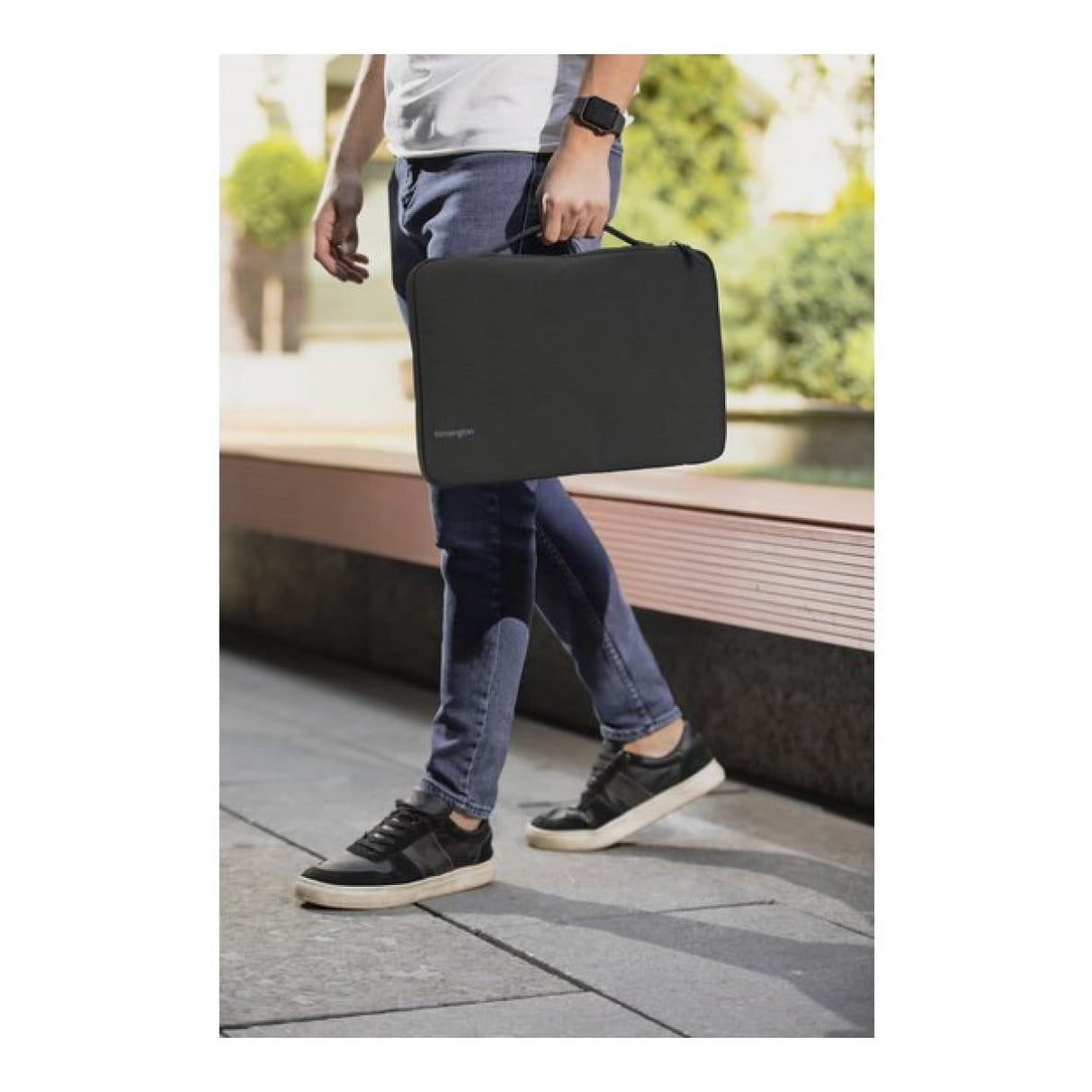 Kensington 14-inch EQ Classic Notebook Sleeve with Handle K60369WW