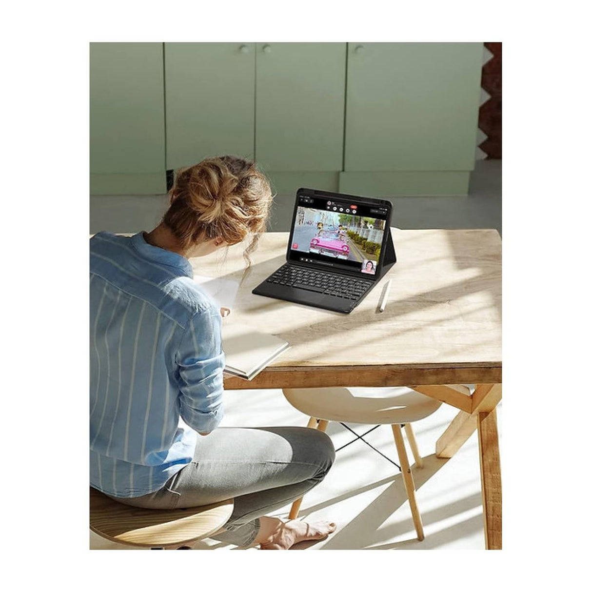 Tuff-Luv Bluetooth Folio Case and Keyboard with Trackpad for iPad Pro 13 Black MF2943