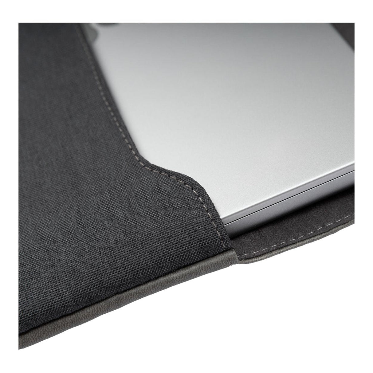 MagEasy MagSleeve 14-inch Notebook Sleeve Black MMB134153BK23