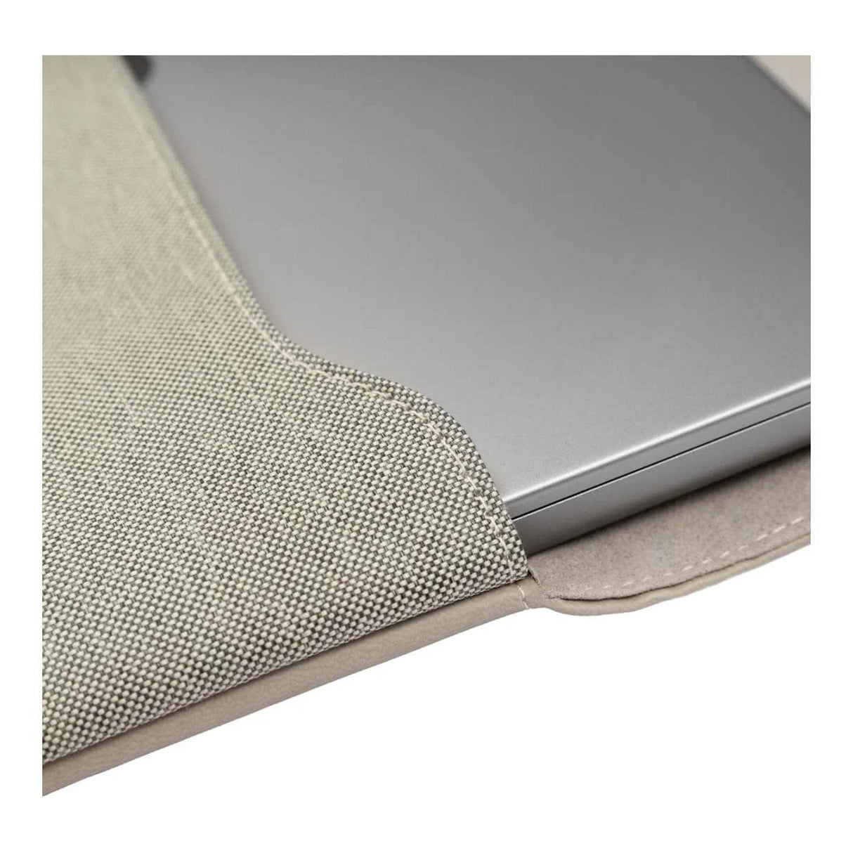 MagEasy MagSleeve 14-inch Notebook Sleeve Light Grey MMB134153LA23