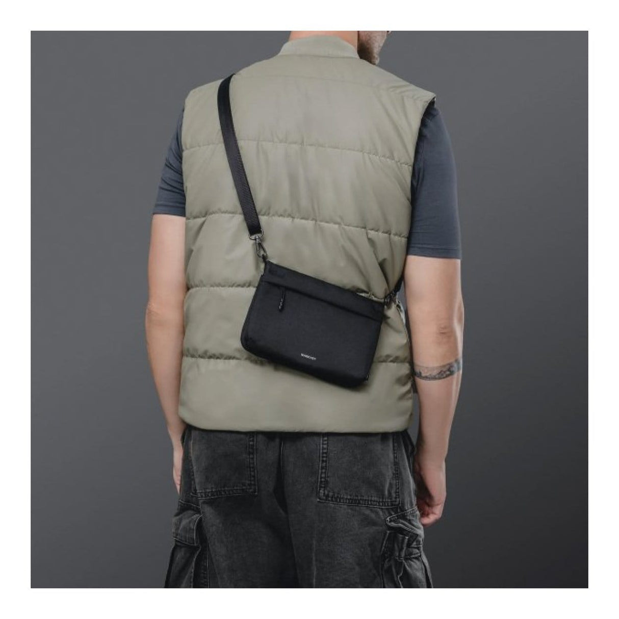 Switcheasy MagEasy 2L Sacoche Utility Crossbody Bag with Strap - Graphite Black