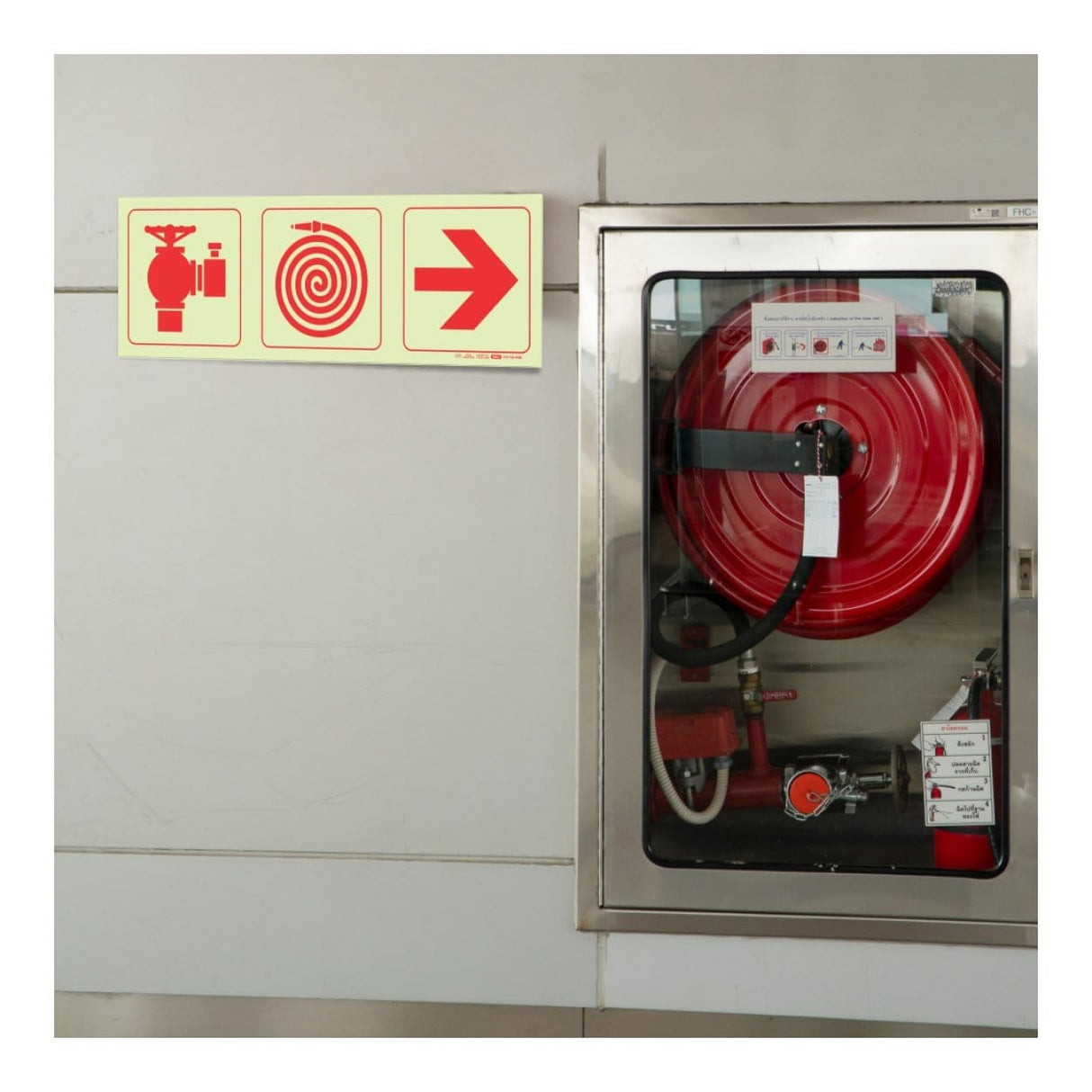 Parrot Photoluminescent 190mm Fire Hydrant Fire Hose Reel Arrow Right Safety Sign-F9 SNP19F9