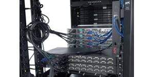APC 8 Port Multi-Platform Analog KVM KVM Switch Rack Mounting AP5201