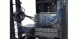 APC 16 Port Multi-Platform Analog KVM KVM Switch Rack Mounting Black AP5202