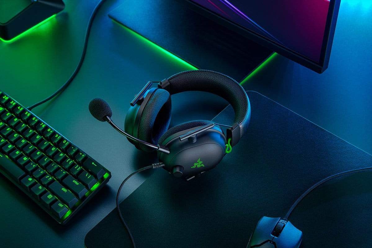 Razer Blackshark V2 Headset Head-band Black, Green 3.5 mm connector