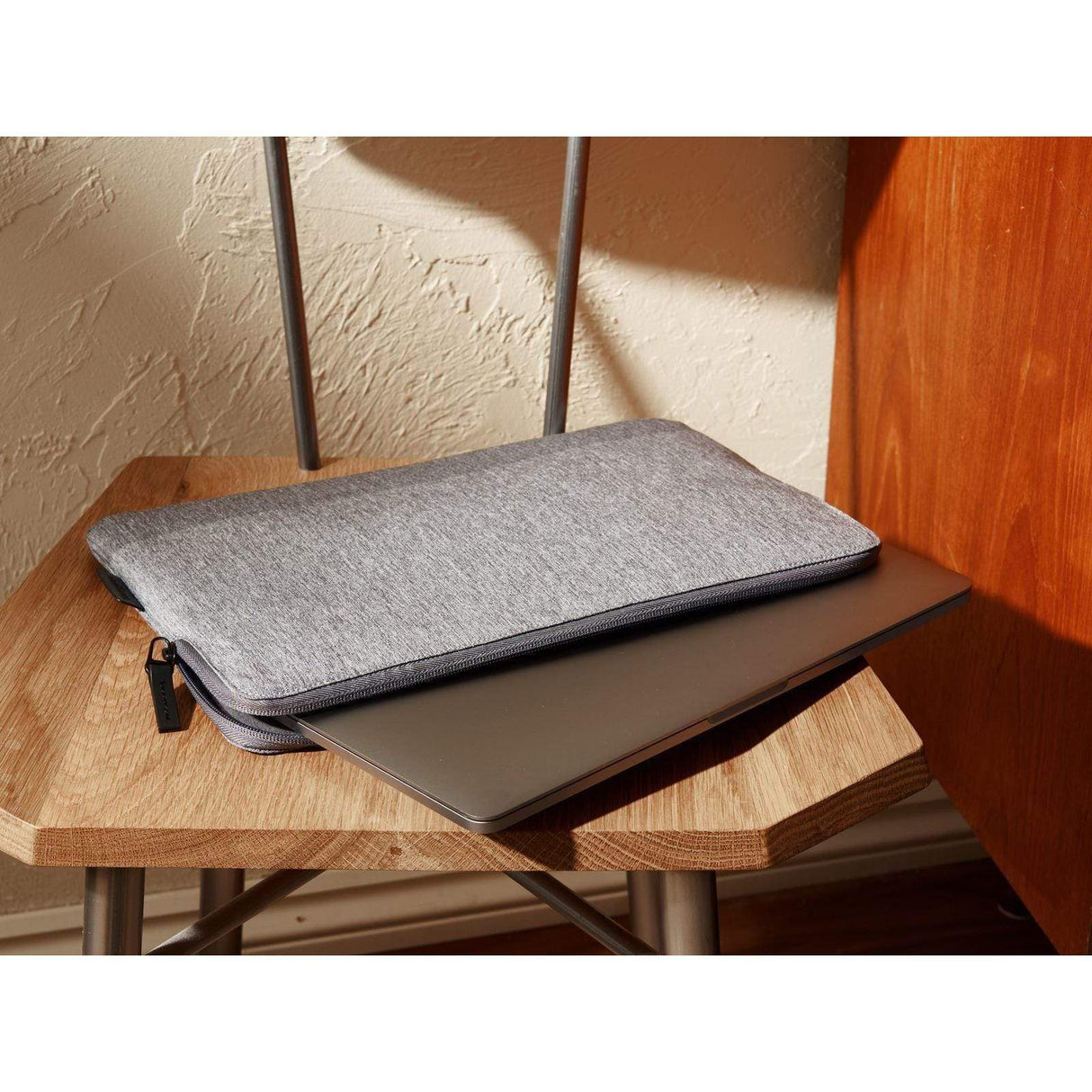 Targus Citylite Pro 15-inch Notebook and Macbook Pro Sleeve Grey TSS976GL